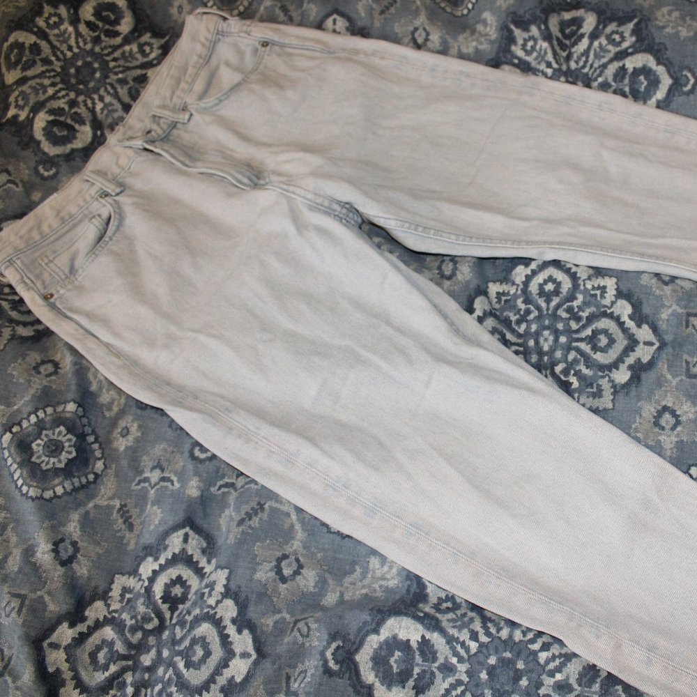 Men’s H&M Lightwash Jeans.  Relaxed and Tapered, waist 32